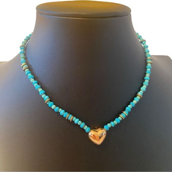 Gorgeous Rough Cut Turquoise Beaded Goldtone Heart Choker. - Picture 2 of 6